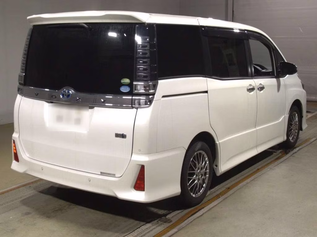 TOYOTA VOXY