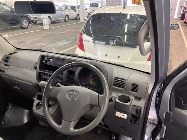 TOYOTA PIXIS VAN