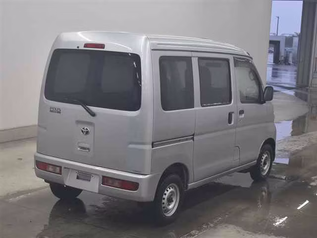 TOYOTA PIXIS VAN