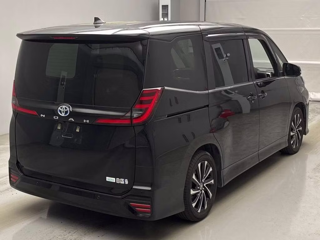TOYOTA NOAH