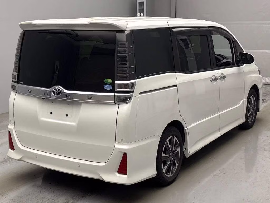 TOYOTA VOXY