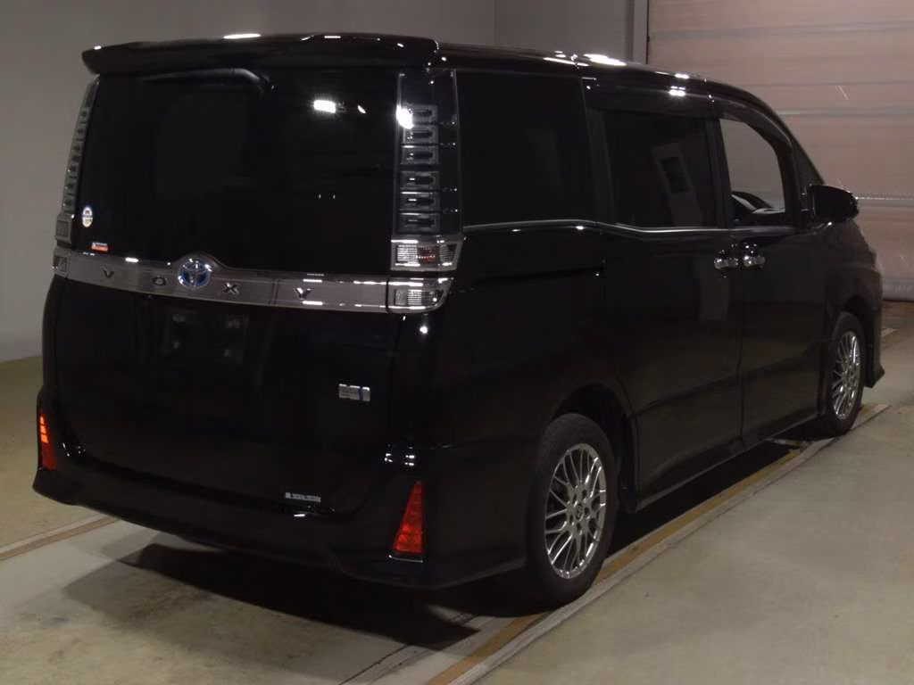 TOYOTA VOXY
