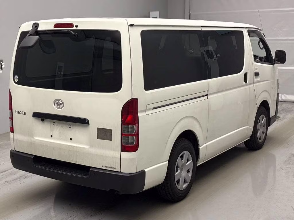 TOYOTA REGIUS ACE