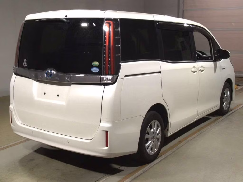 TOYOTA NOAH
