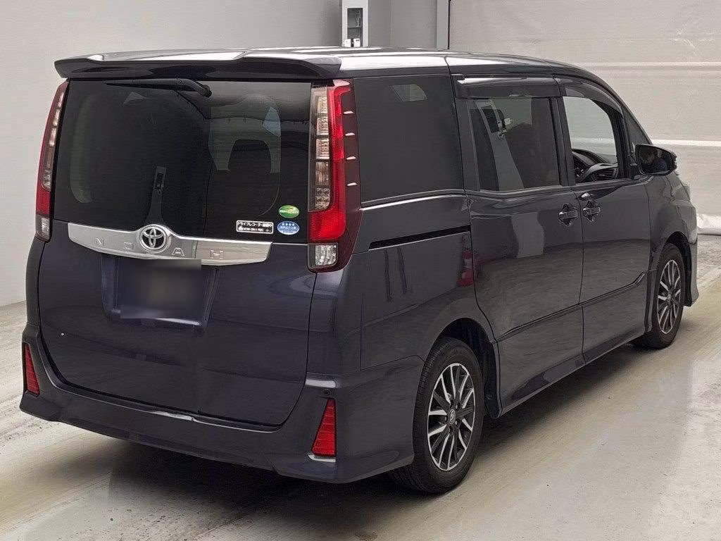 TOYOTA NOAH