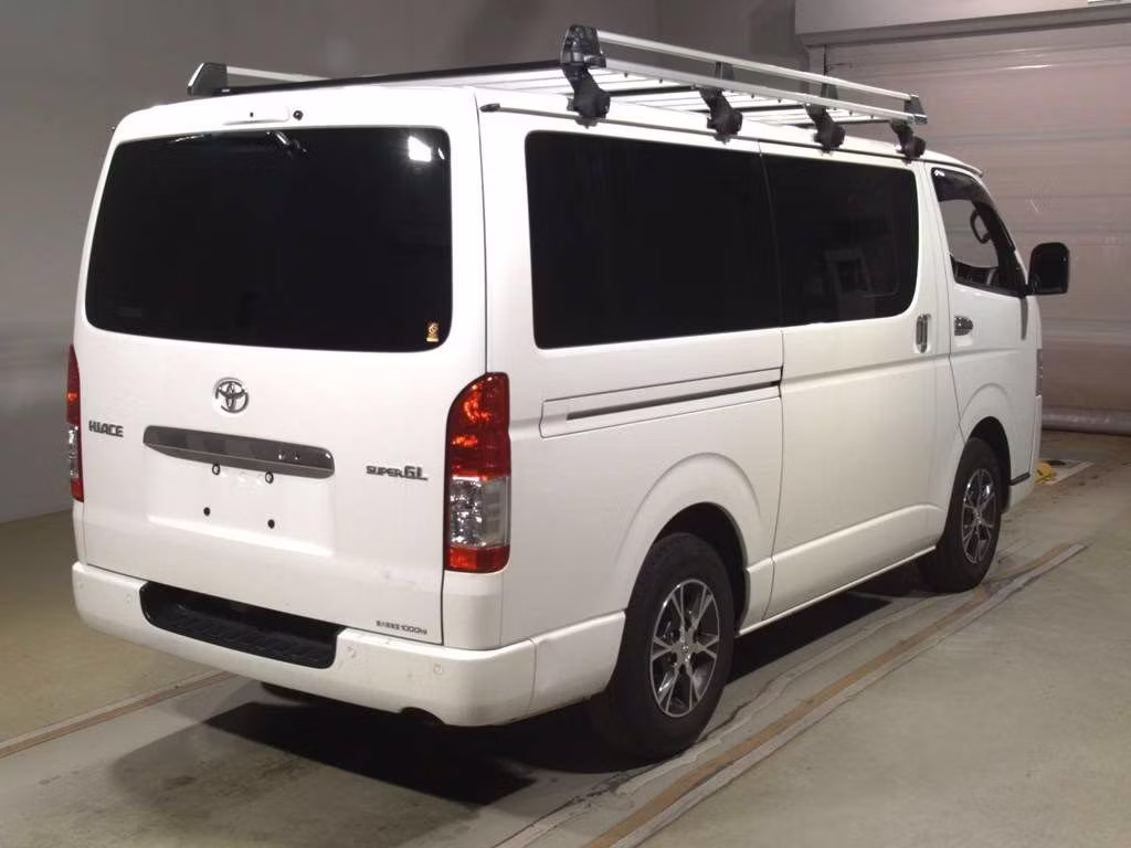TOYOTA REGIUS ACE