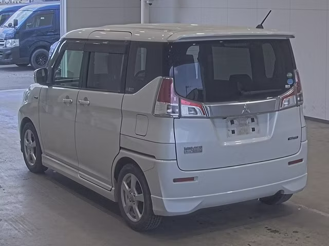 MITSUBISHI DELICA D:2