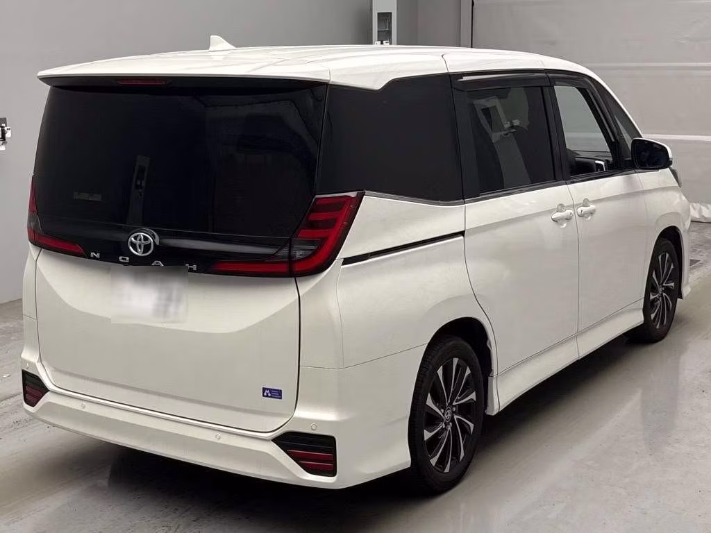 TOYOTA NOAH
