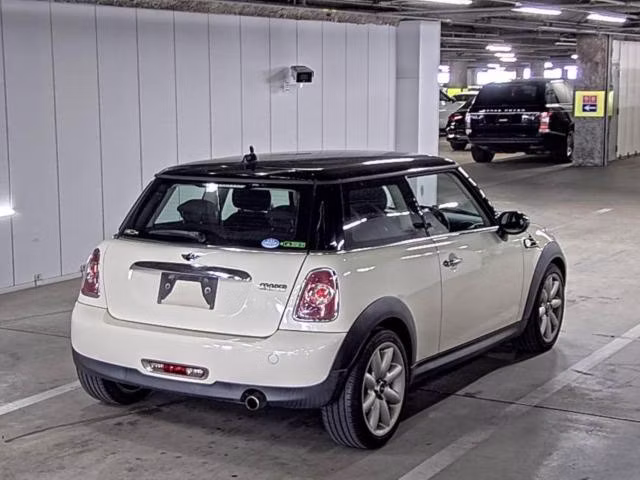 MINI HATCH