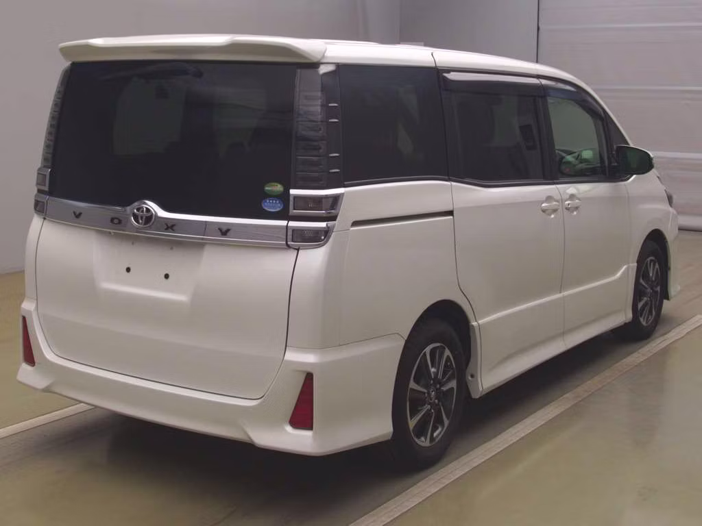 TOYOTA VOXY
