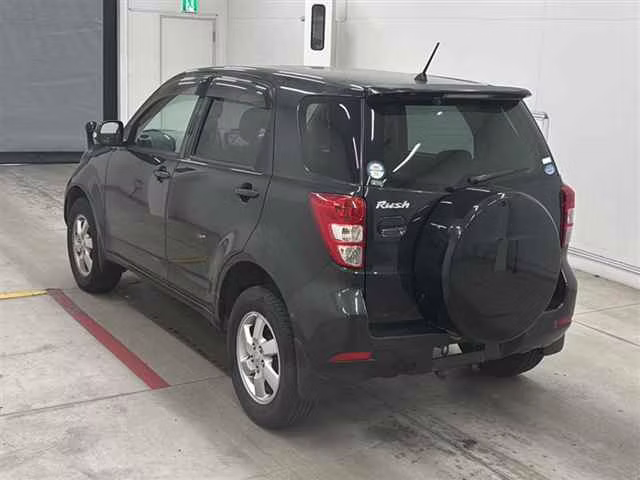 TOYOTA RUSH