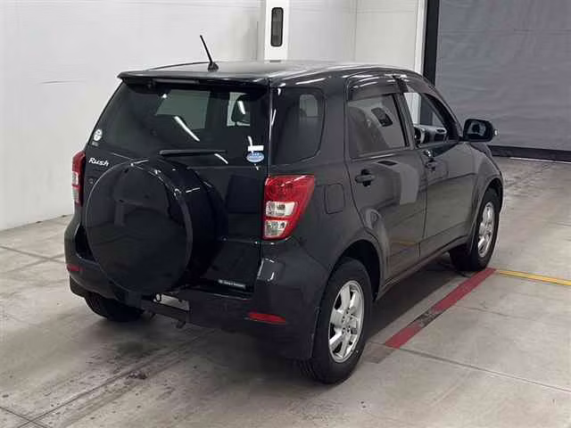 TOYOTA RUSH