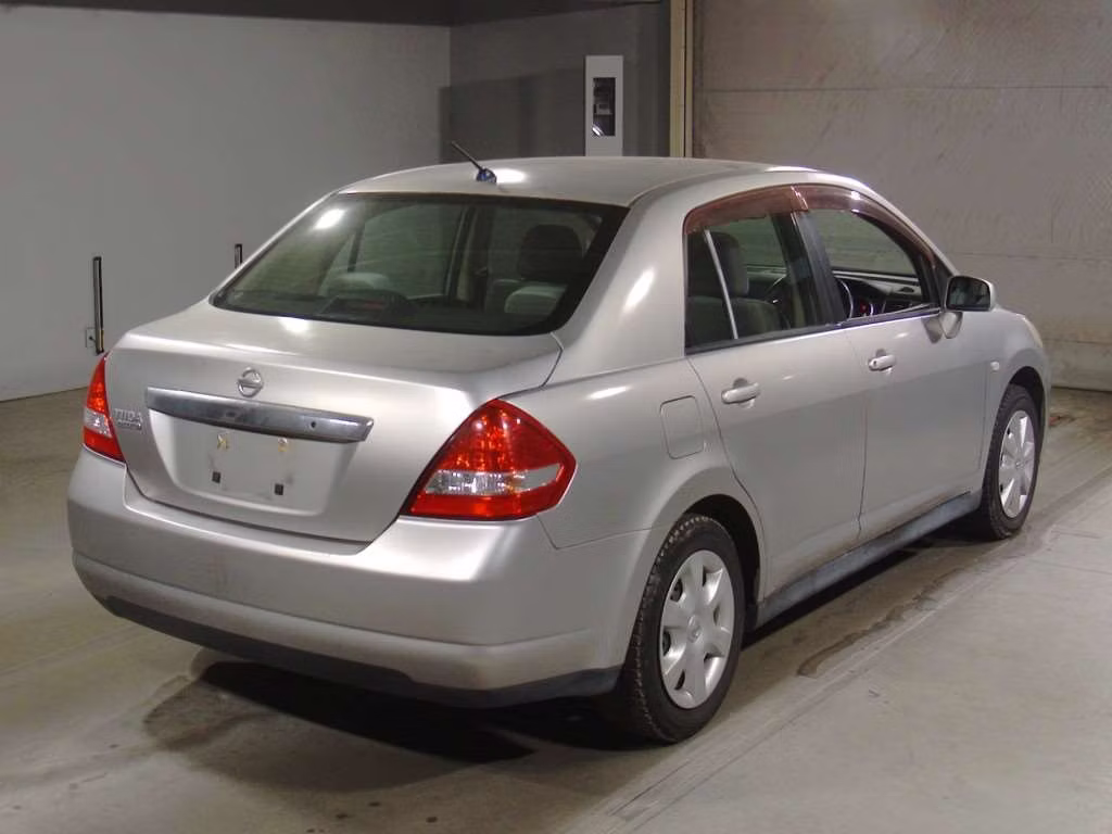 NISSAN TIIDA LATIO