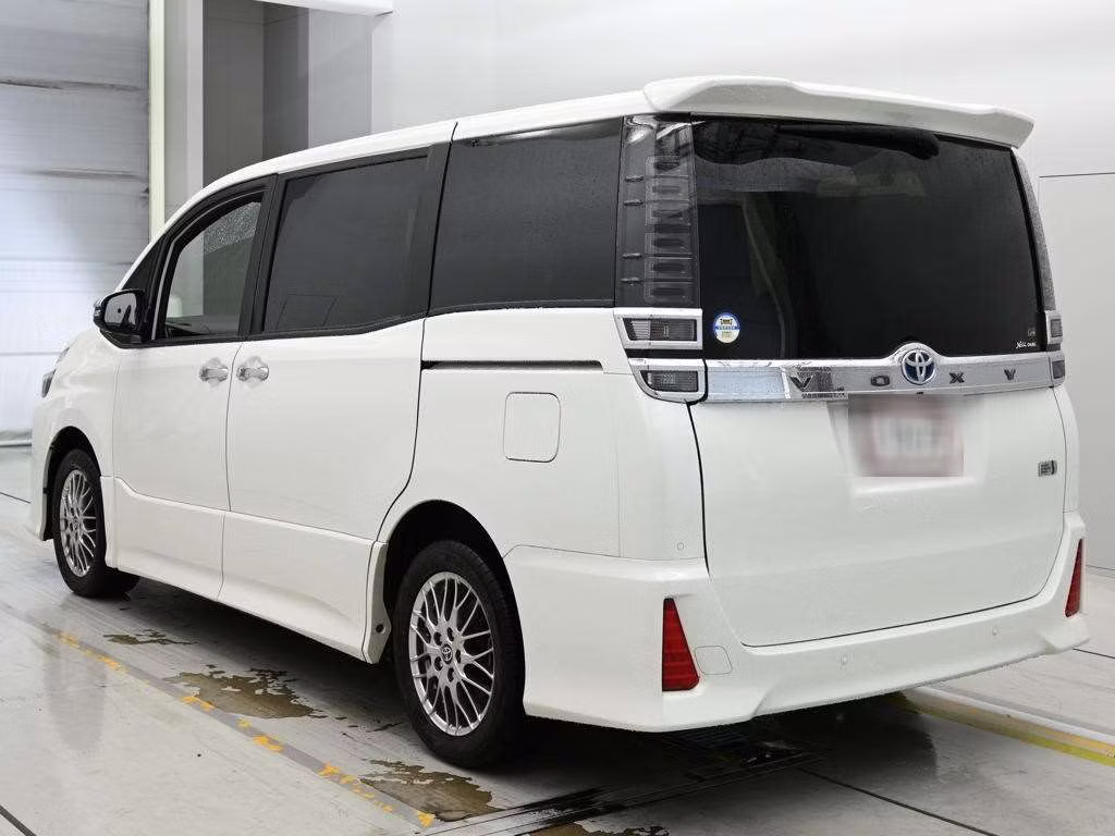 TOYOTA VOXY