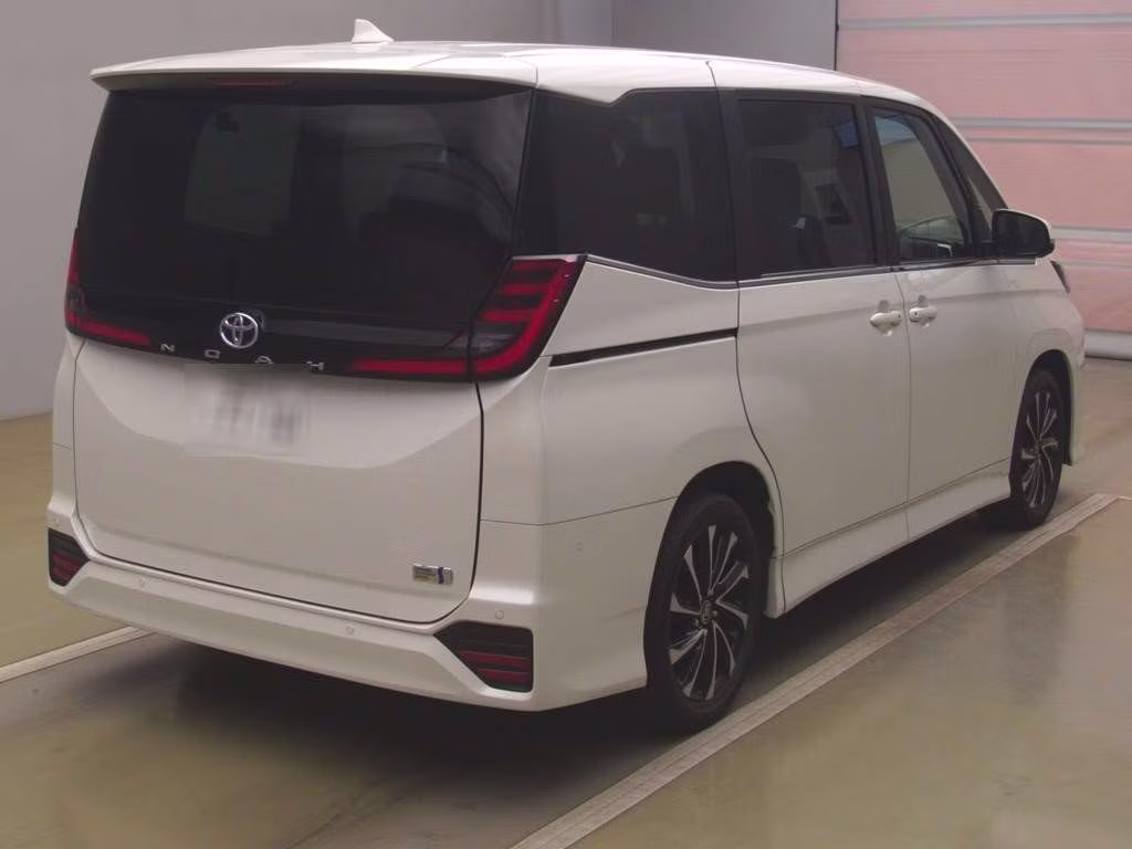 TOYOTA NOAH