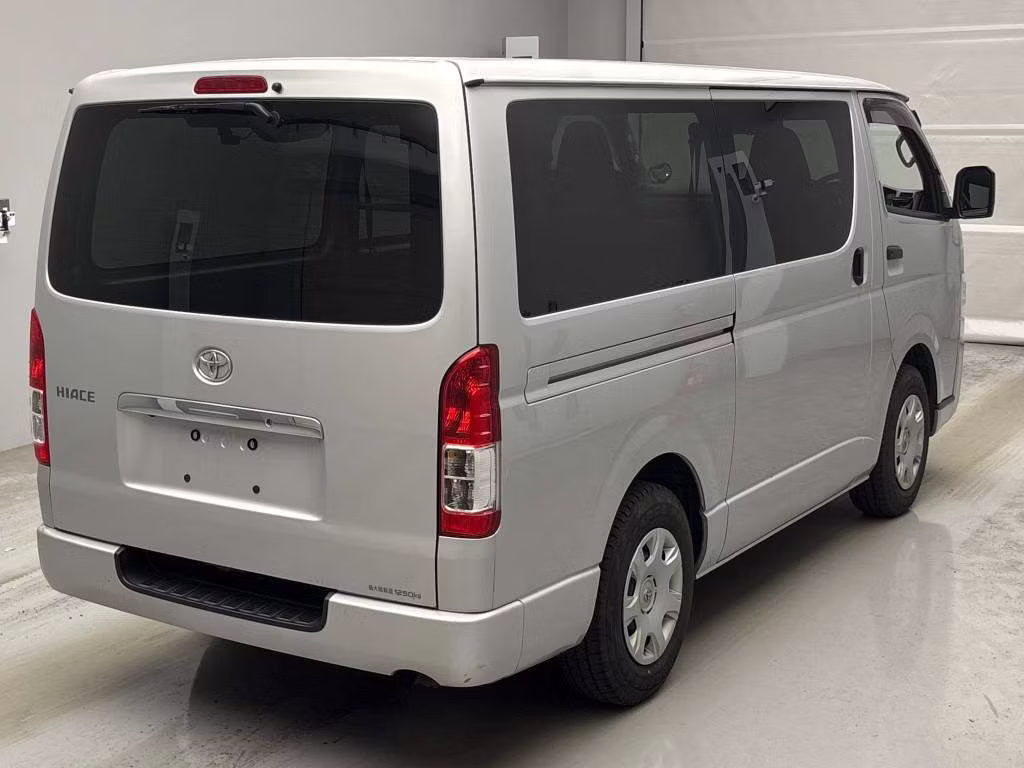 TOYOTA REGIUS ACE
