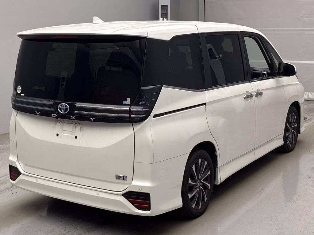 TOYOTA VOXY