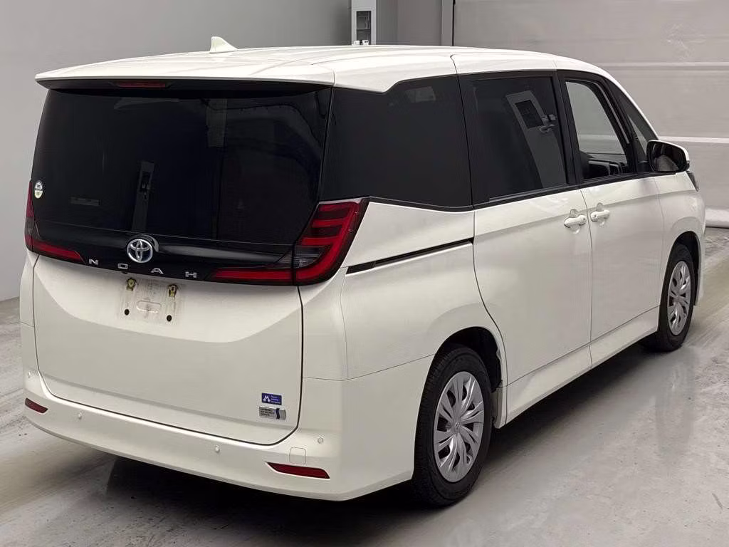 TOYOTA NOAH