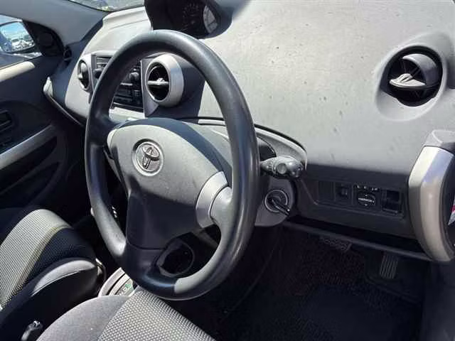 TOYOTA IST