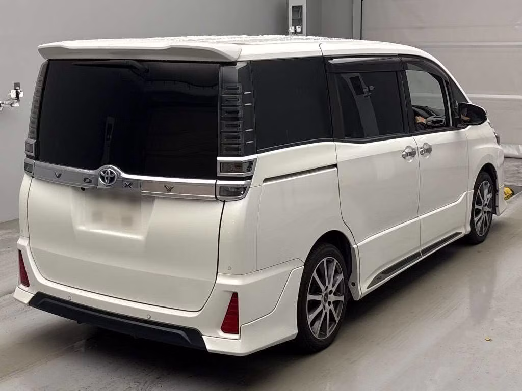 TOYOTA VOXY