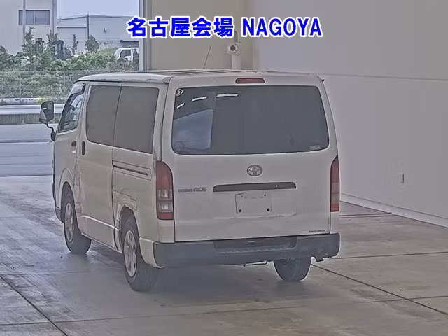 TOYOTA REGIUS ACE