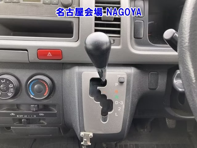 TOYOTA REGIUS ACE