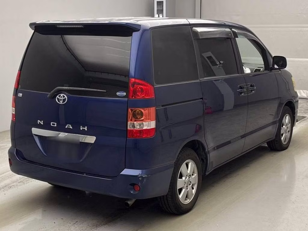 TOYOTA NOAH