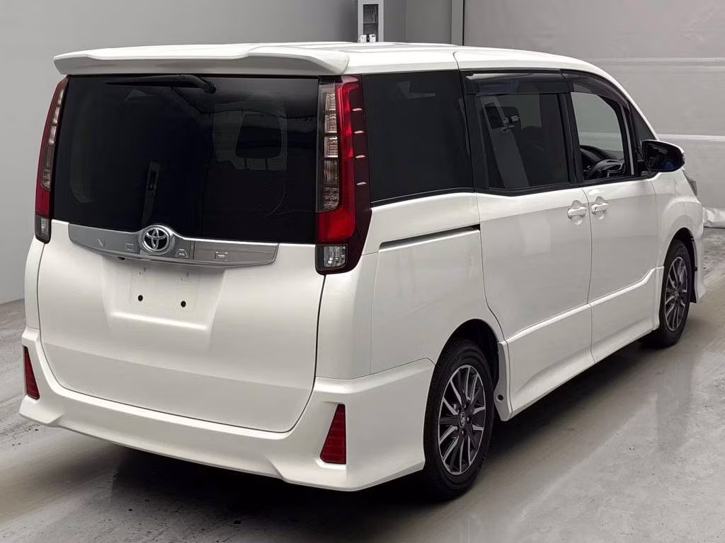 TOYOTA NOAH