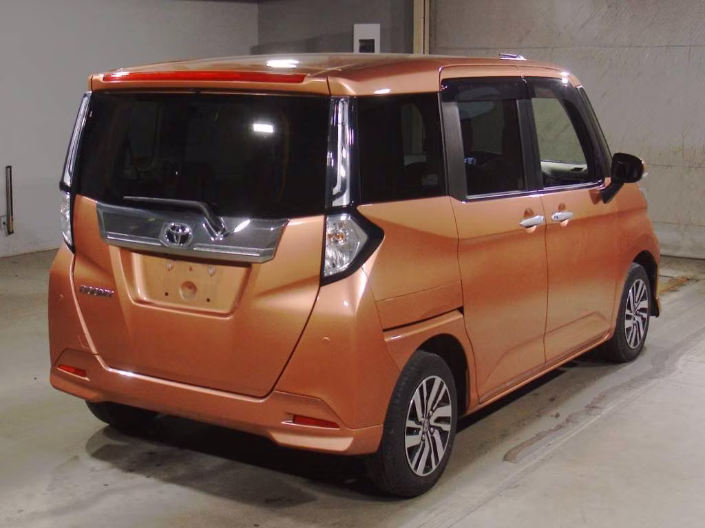 TOYOTA ROOMY