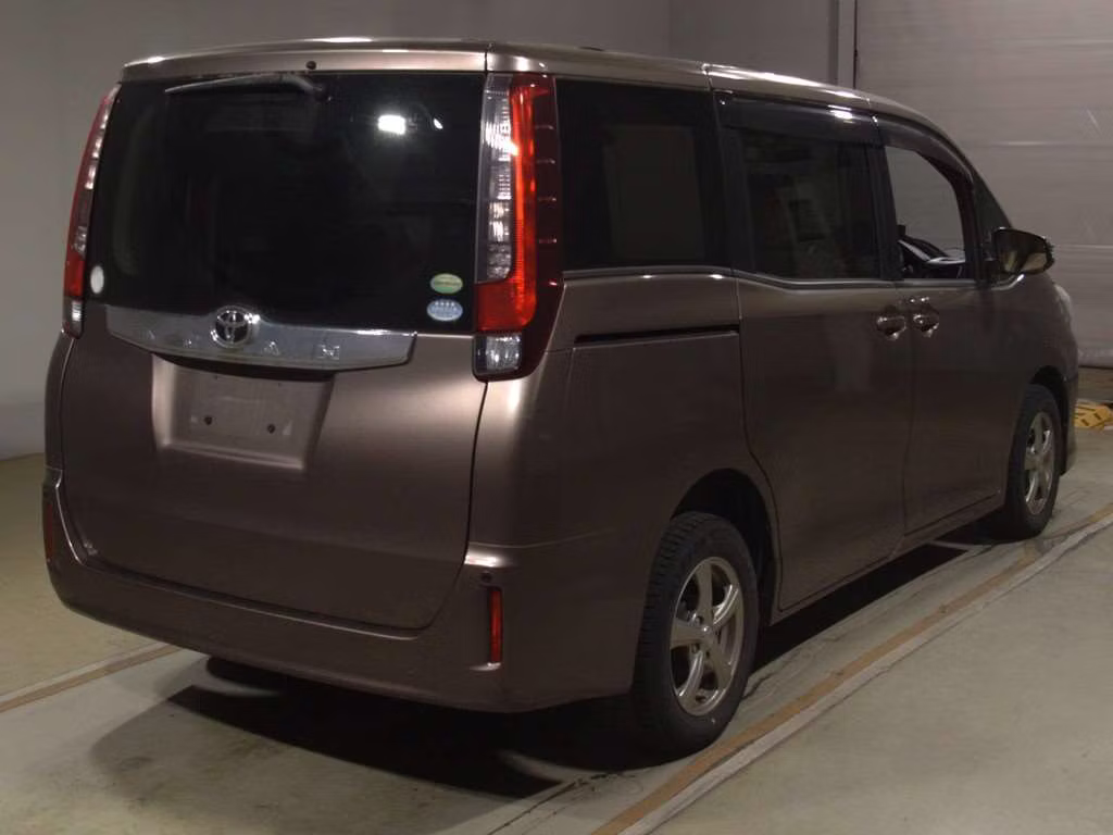 TOYOTA NOAH