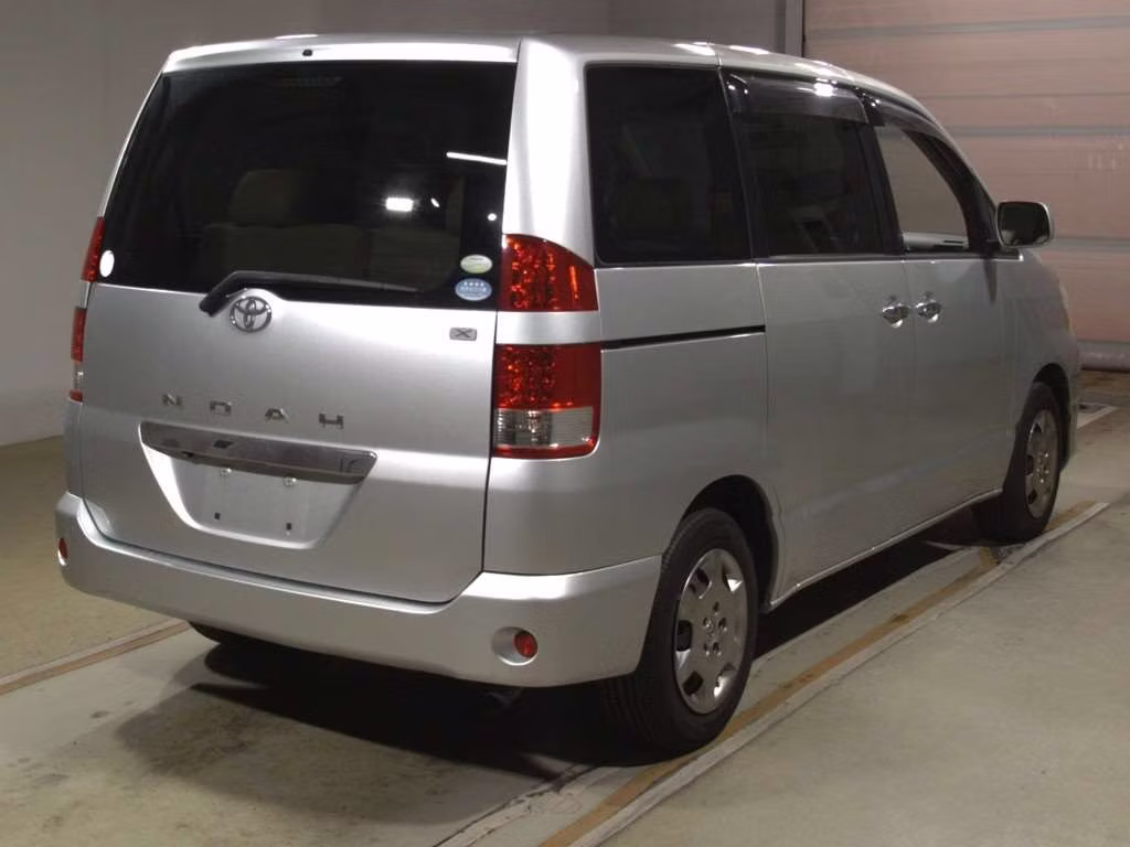 TOYOTA NOAH