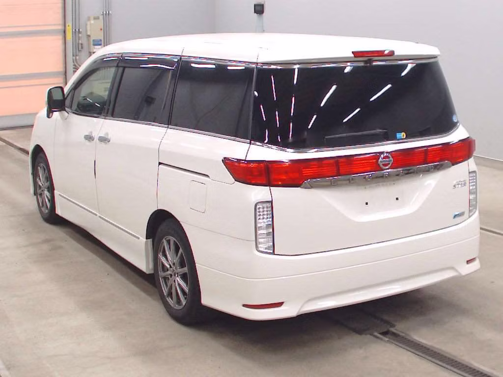 NISSAN ELGRAND