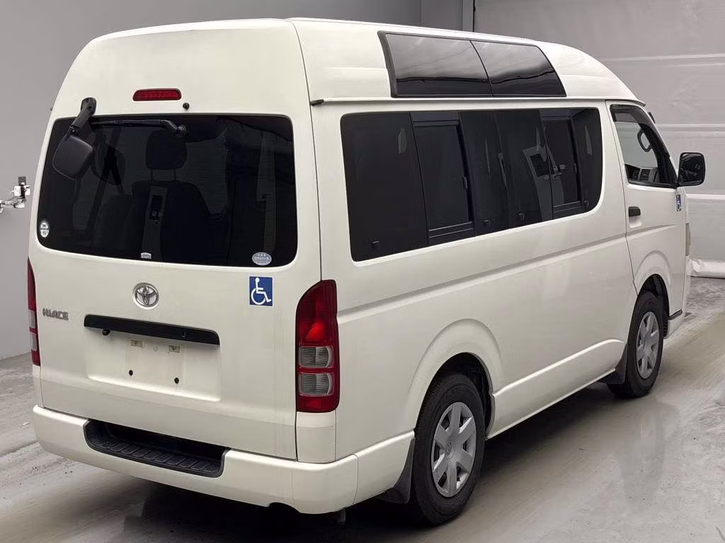 TOYOTA REGIUS ACE