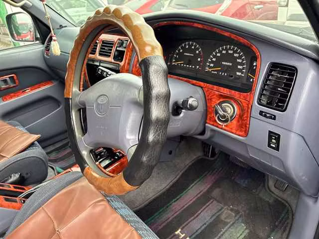 TOYOTA HILUX SURF