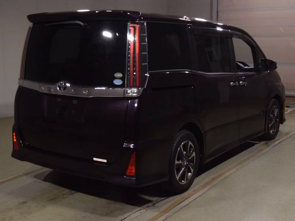 TOYOTA NOAH