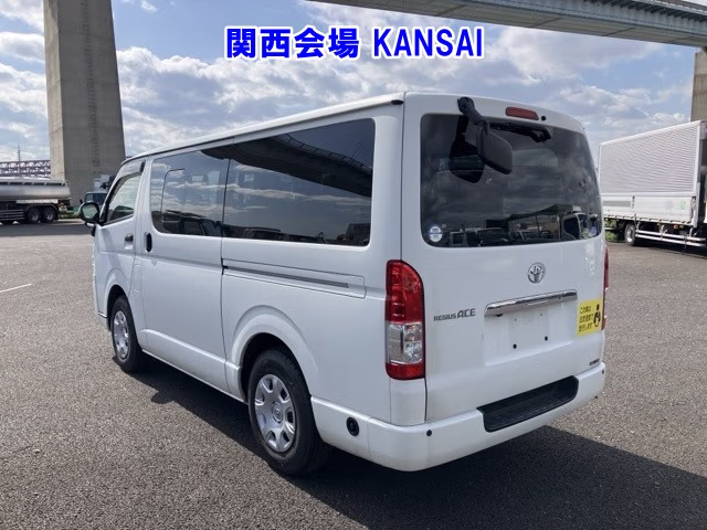 TOYOTA REGIUS ACE