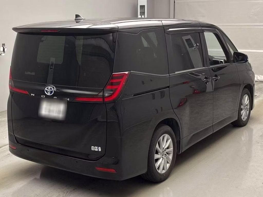 TOYOTA NOAH