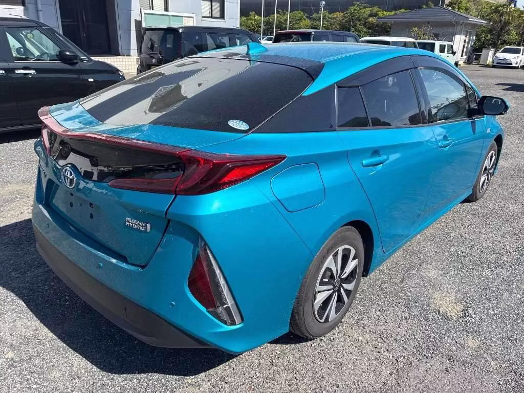 TOYOTA PRIUS PHV