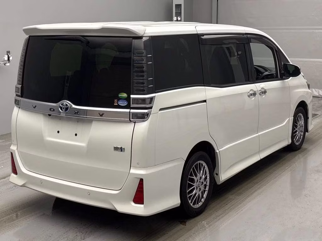 TOYOTA VOXY