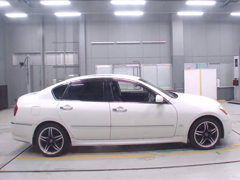 NISSAN FUGA