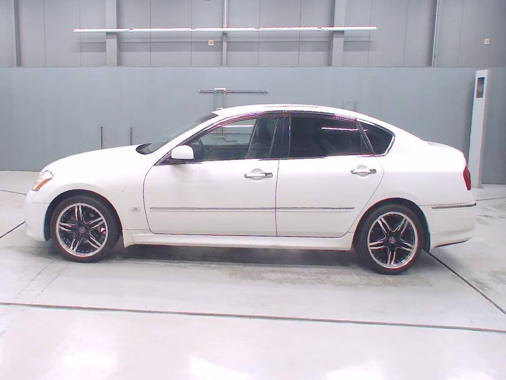NISSAN FUGA