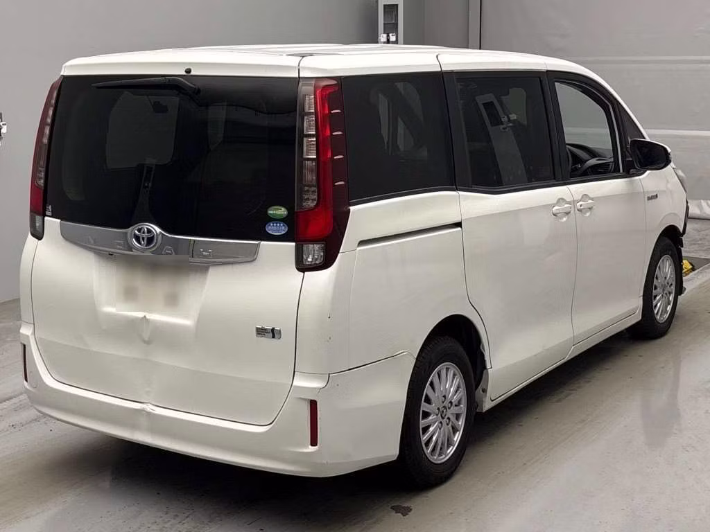 TOYOTA NOAH