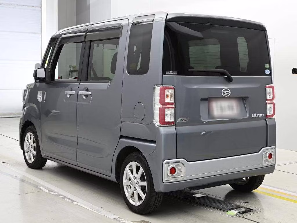 DAIHATSU WAKE