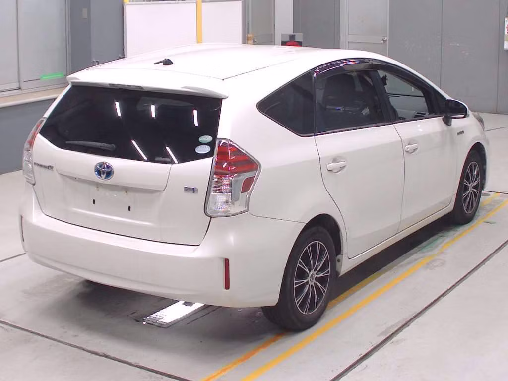 TOYOTA PRIUS ALPHA