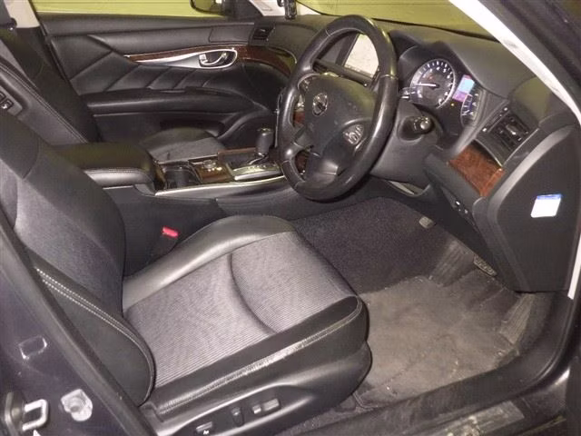 NISSAN FUGA