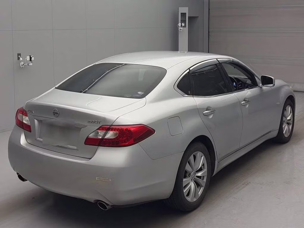 NISSAN FUGA