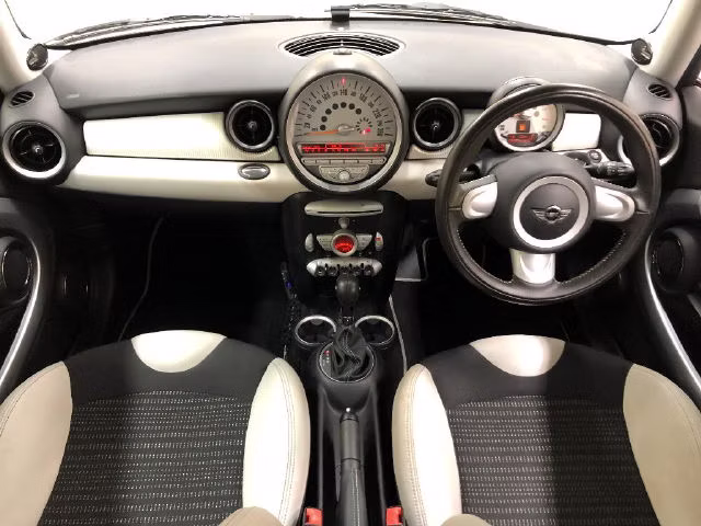 MINI HATCH