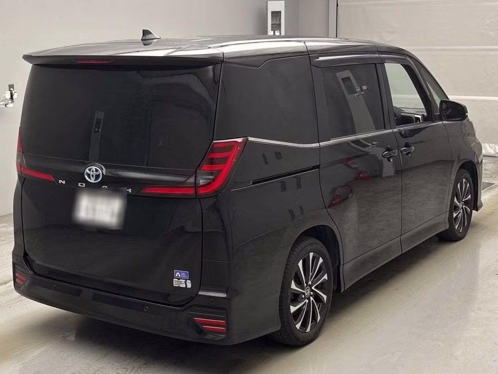 TOYOTA NOAH