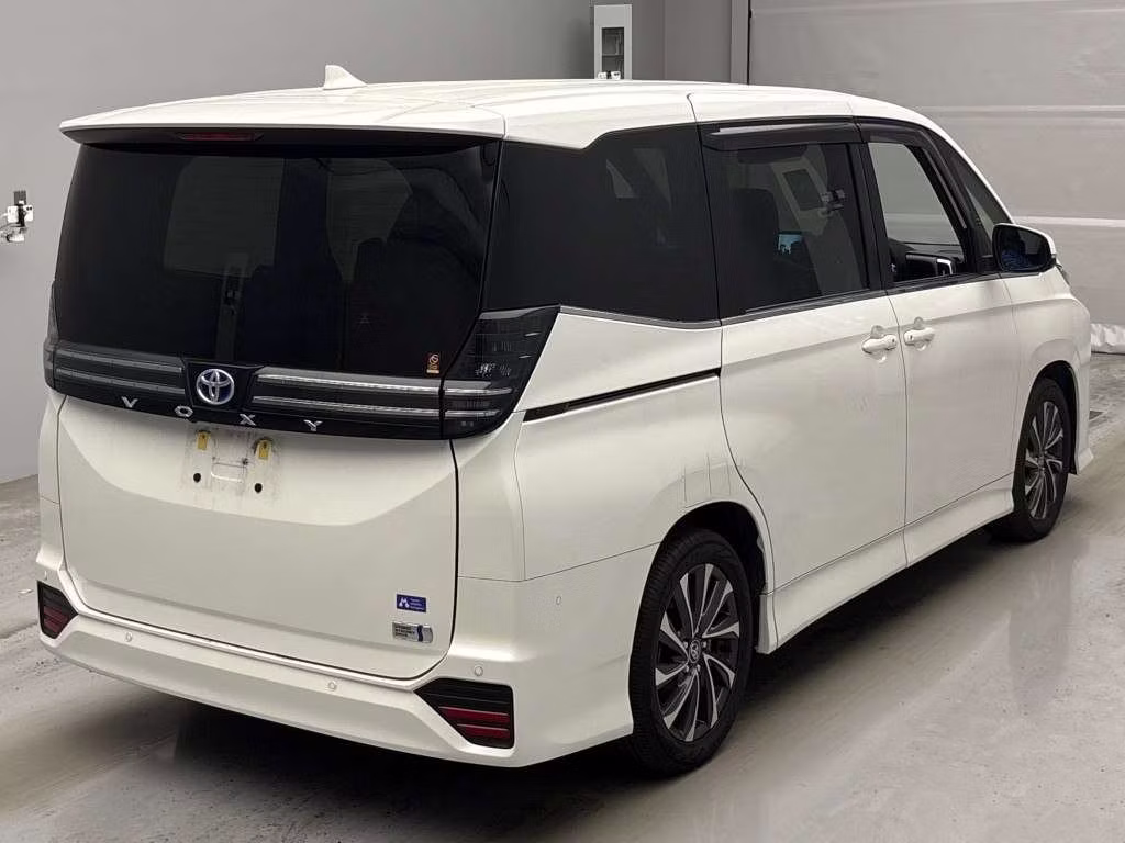 TOYOTA VOXY