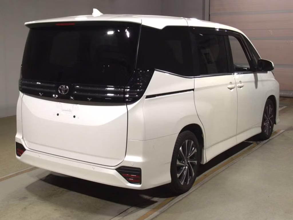 TOYOTA VOXY